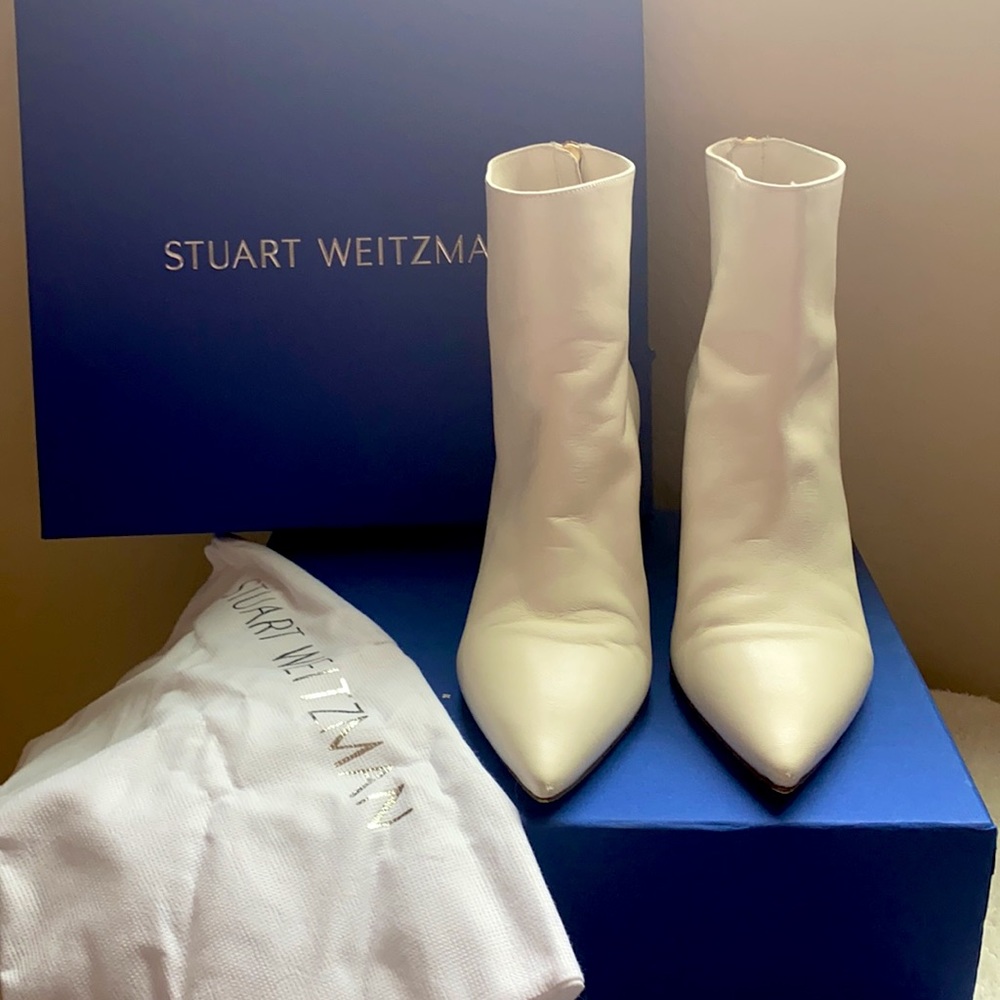 *Like New* Stuart Weitzman white  heeled booties